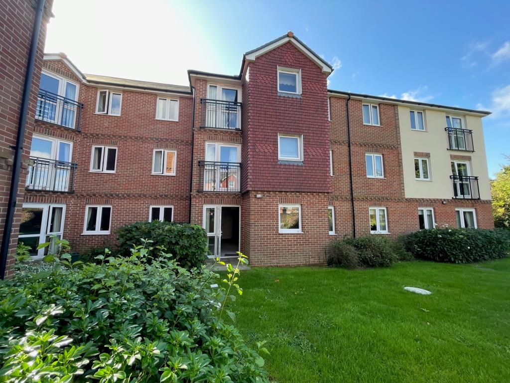 Lot: 115 - TWO-BEDROOM GROUND FLOOR RETIREMENT FLAT - General view rear